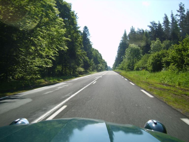 route auvergnate en 2cv