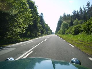 Sur la route - L'Auvergne en liberté au volant d'une Deudeuche -  Clermont-Ferrand (63000)